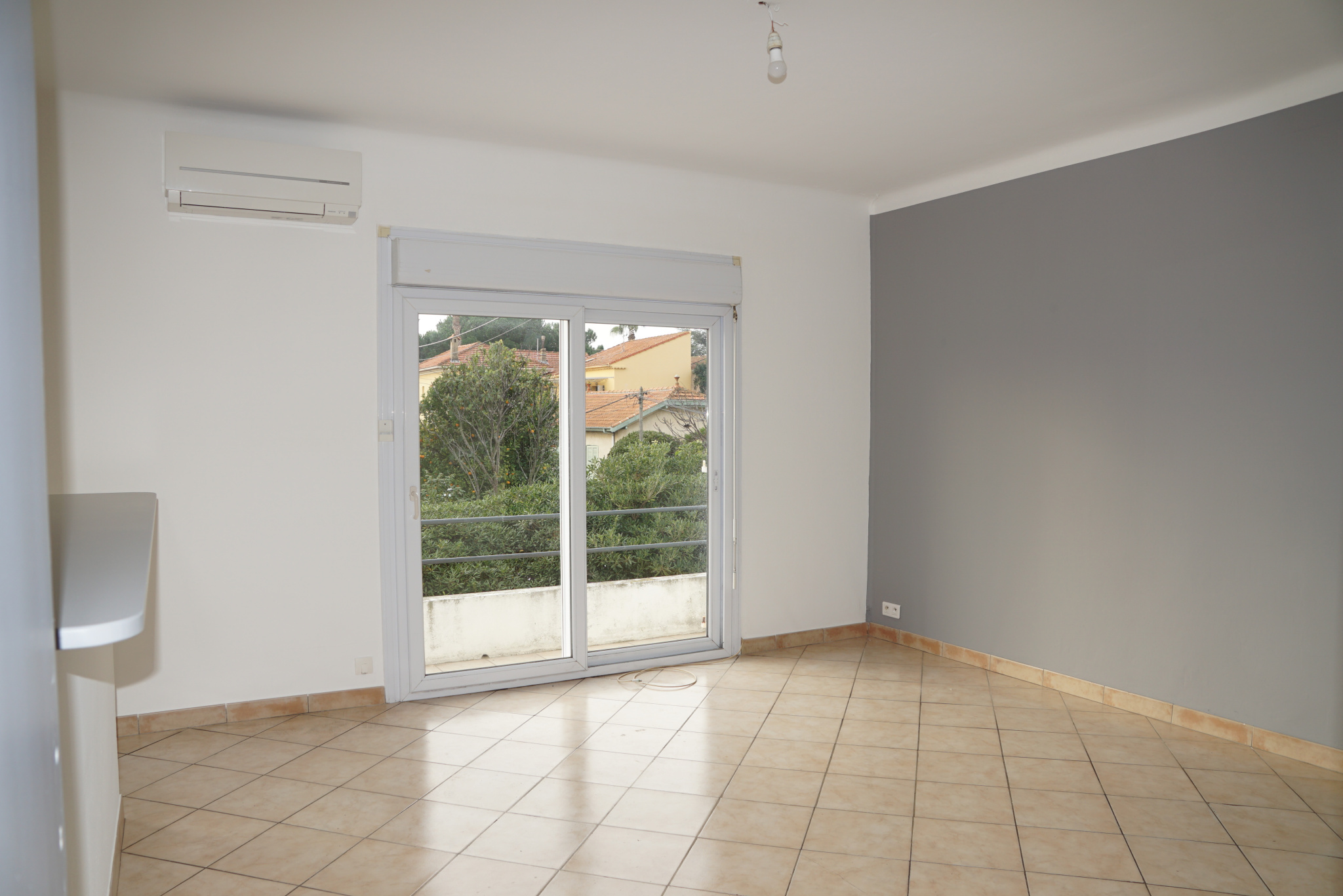 F3 de 70 m2 + 2 terrasses + parking.