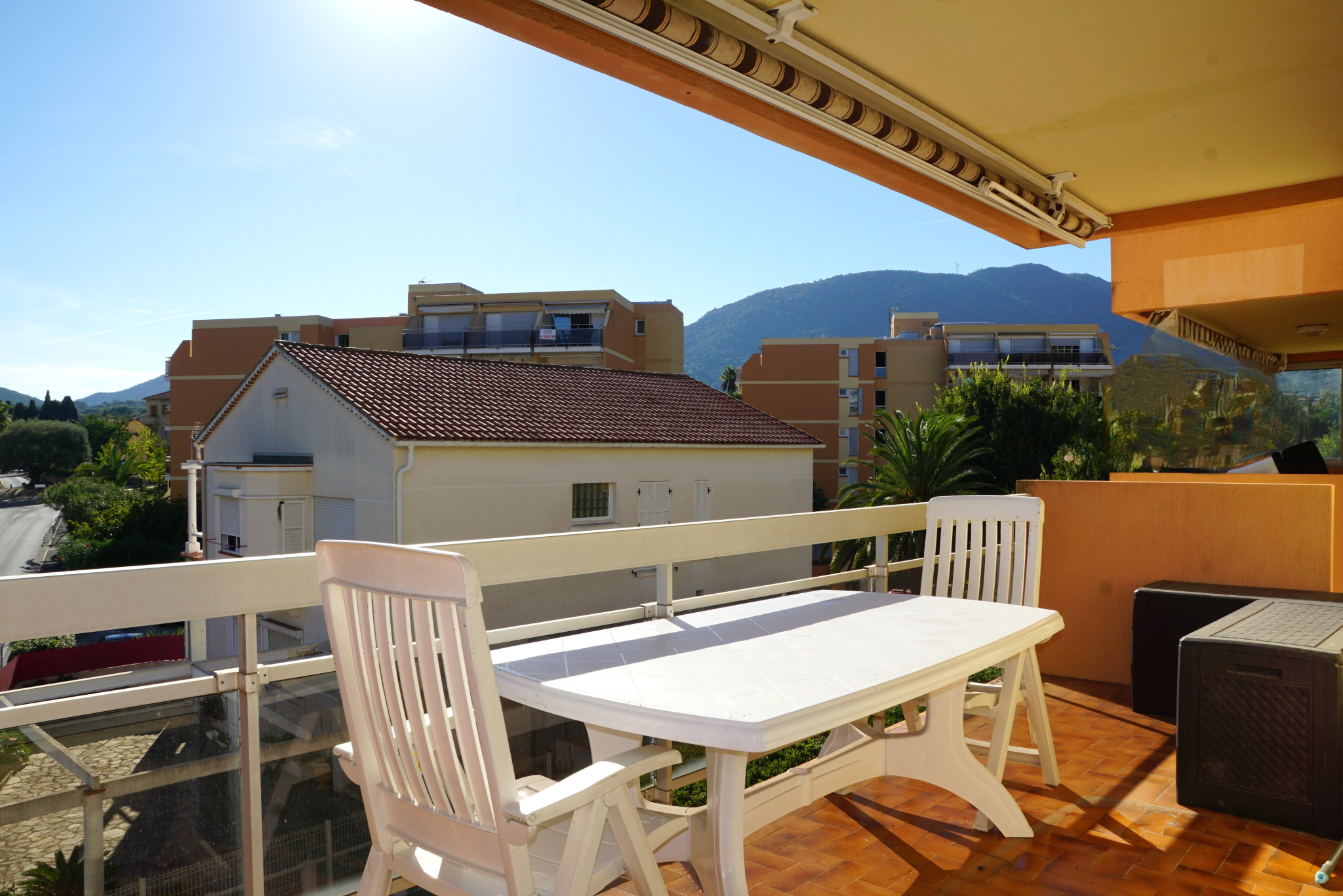 F2-cabine, 2 Terrasses et Parking en /s-sol