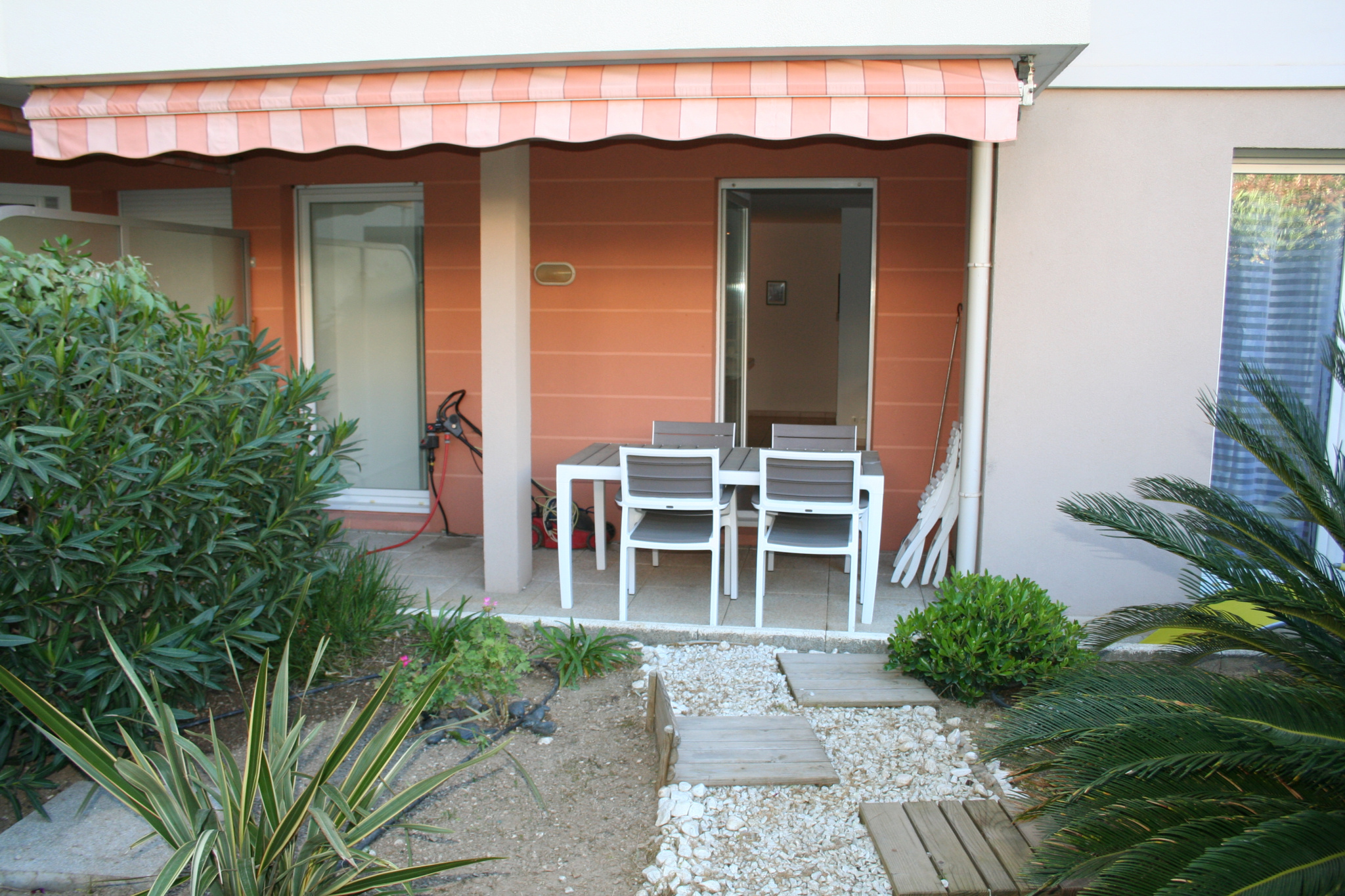 Appt F4 de 94 m2 en RdJ, Terrasses et Parking