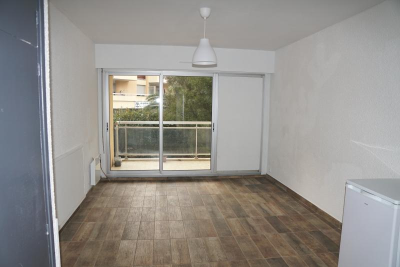 STUDIO de 23 m2, terrasse et parking