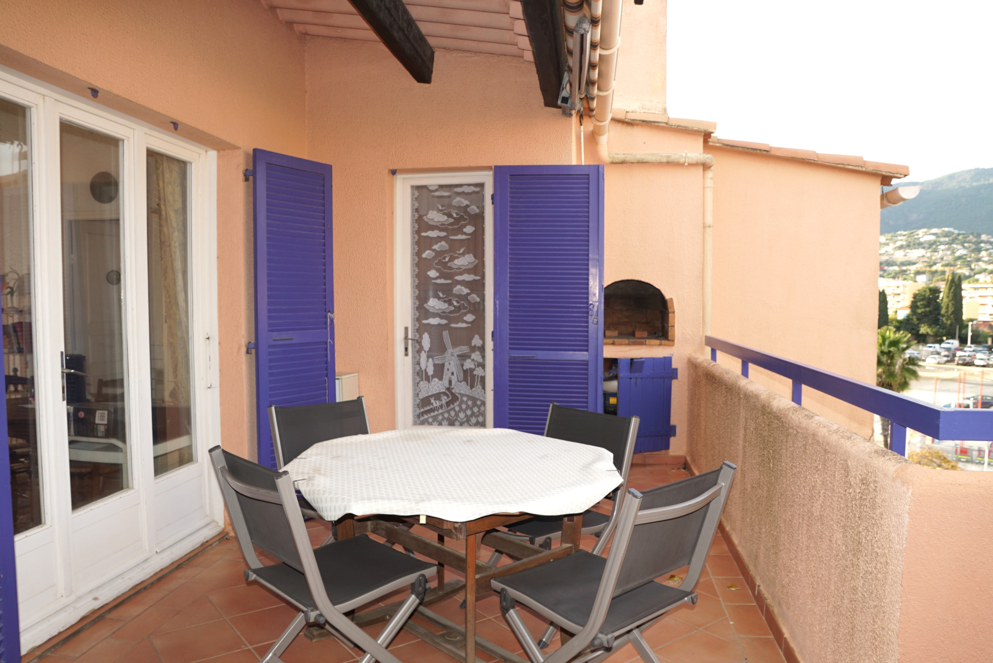 Dernier étage ! F3, Terrasses 30 m2 et Garage. Petite Vue Mer