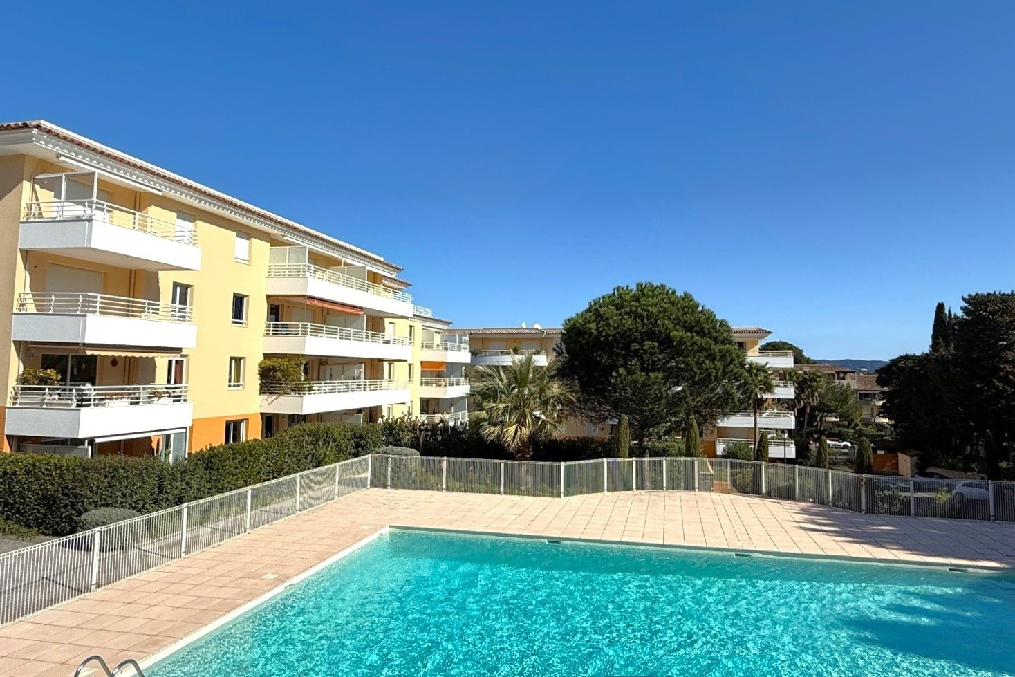 Bel appartement F2, Terrasse et Parking en sous-sol